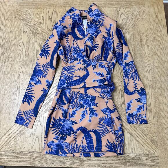 Pretty Little Thing Blazer Wrap Dress Tan Blue Floral 6 - Picture 3 of 10